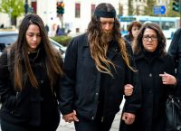 Γιακουμάκης: «Δεν θα δω την παράσταση για τον Βαγγέλη για να μην ζήσω πιο έντονα τα μαρτύρια του παιδιού μου»