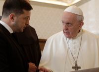 Σαράντα λεπτά διήρκεσε η συνάντηση του Ζελένσκι με τον πάπα Φραγκίσκο