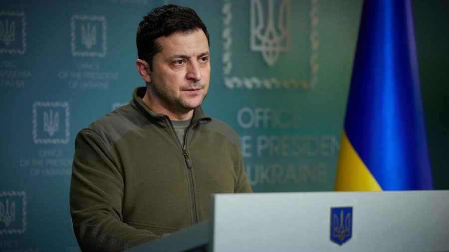 Ουκρανία: Ο Ζελένσκι κατηγορεί τους Ρώσους ότι ανατίναξαν το φράγμα από μέσα