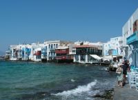 Μύκονος και Σαντορίνη: Ελλιπείς υποδομές και έλλειψη συντονισμού – Ταλαιπωρία για τους τουρίστες