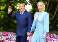 Σίλβιο Μπερλουσκόνι: Η τελευταία νεραιδά του που του στάθηκε μέχρι το τέλος