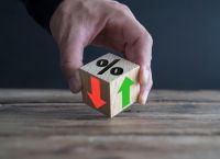 Τι φέρνει η αύξηση των επιτοκίων σε δάνεια και καταθέσεις