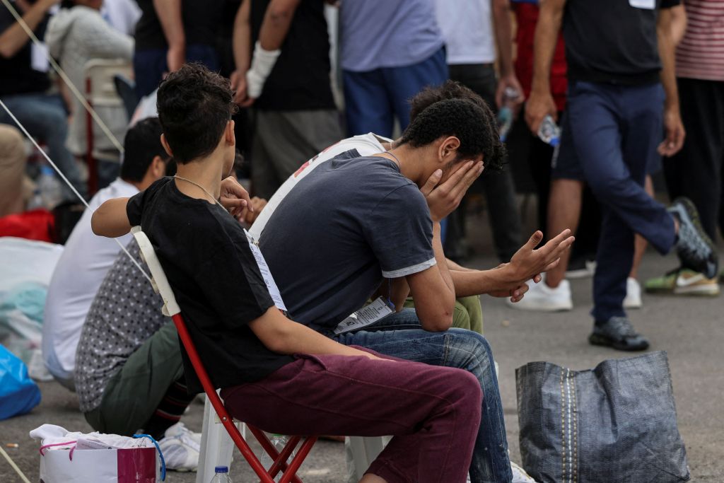 Guardian: Οι «κακοί διακινητές» το βολικό άλλοθι για τις μεταναστευτικές τραγωδίες στη θάλασσα