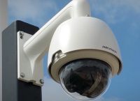 Hikvision: Γιατί η Βρετανία ξηλώνει τις κάμερες κινεζικής κατασκευής