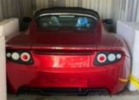 Προσφορά εκατομμυρίων για τα τρία άθικτα Tesla Roadster που βρέθηκαν σε κοντέινερ