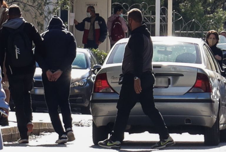 Κολωνός: Προφυλακιστέοι 7 από τους συλληφθέντες για τον βιασμό της 12χρονης