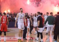 «Γη και ύδωρ» από τους αιωνίους για τον παικταρά
