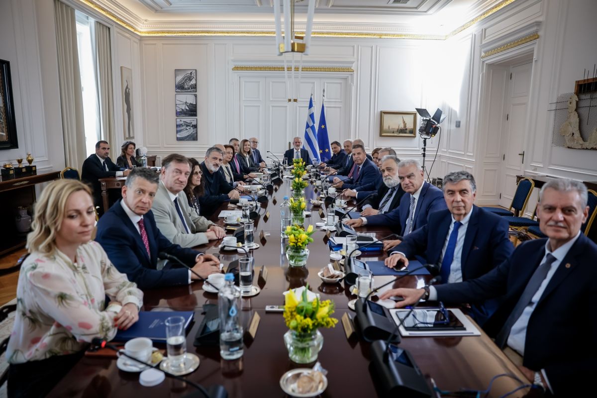 Σαρμάς στο Υπουργικό: Η υπηρεσιακή κυβέρνηση δεν μπορεί να επέμβει στον προεκλογικό αγώνα