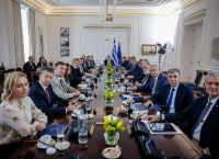 Σαρμάς στο Υπουργικό: Η υπηρεσιακή κυβέρνηση δεν μπορεί να επέμβει στον προεκλογικό αγώνα