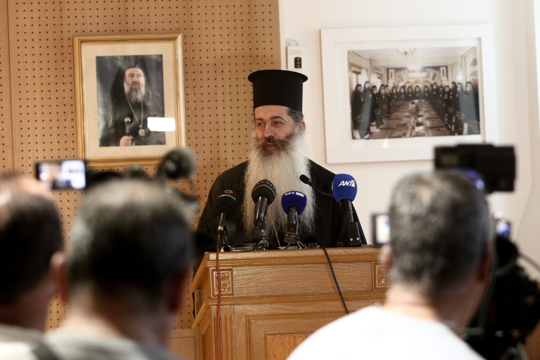 Νέα παρέμβαση της Ιεράς Συνόδου: «Η Εκκλησία ούτε πολιτεύεται, ούτε “κομματίζεται”, αλλά πορεύεται»