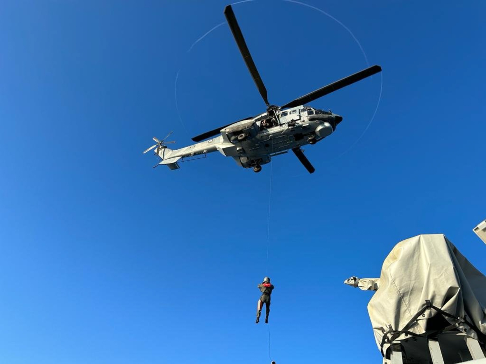 Νέος συναγερμός ανοιχτά της Πύλου: Ιστιοφόρο με δεκάδες μετανάστες πλέει προς Ιταλία