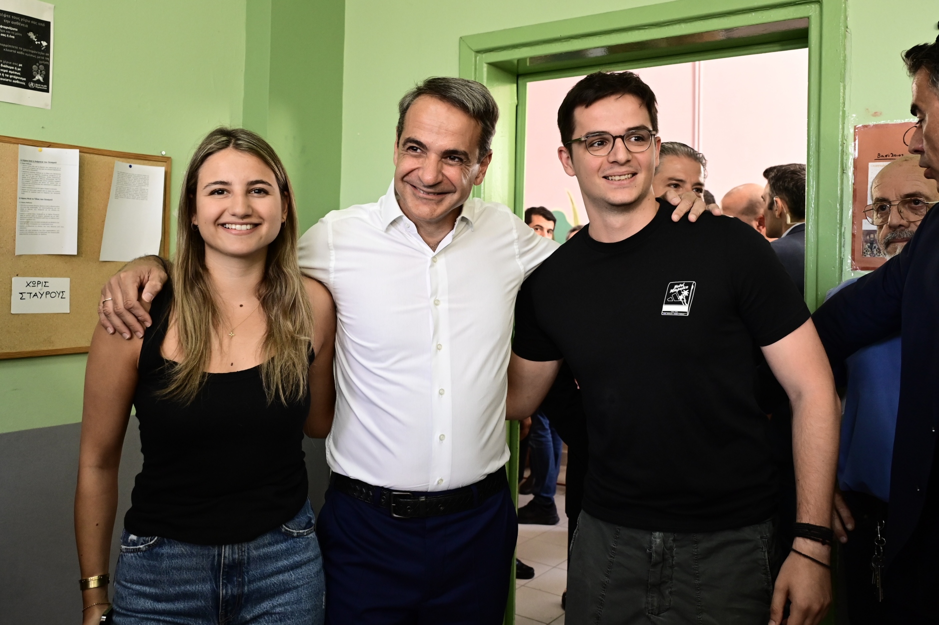 Εκλογές 2023: Για καφέ με την οικογένειά του μετά την κάλπη ο Κυριάκος Μητσοτάκης