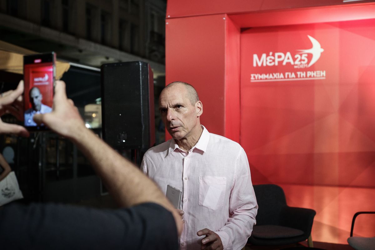Βαρουφάκης: Καμιά κάμερα στα γραφεία του ΜέΡΑ25, μίλησε σε… κινητό!