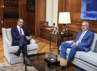 Παρέλαβε από τον Ιωάννη Σαρμά ο Κυριάκος Μητσοτάκης – «Πάμε να πιάσουμε δουλειά – Θα συνεχίσω το έργο μου»