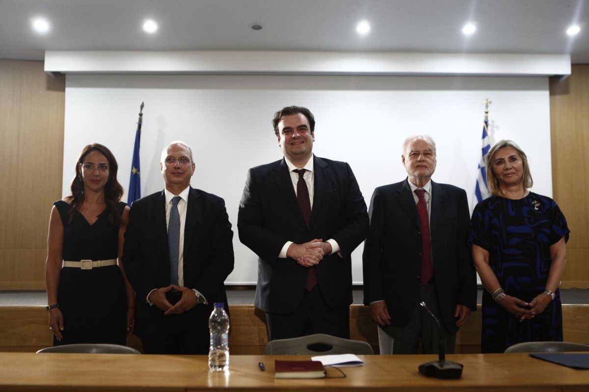 Όσα έγιναν στις τελετές παράδοσης-παραλαβής των υπουργείων [pics,vid]