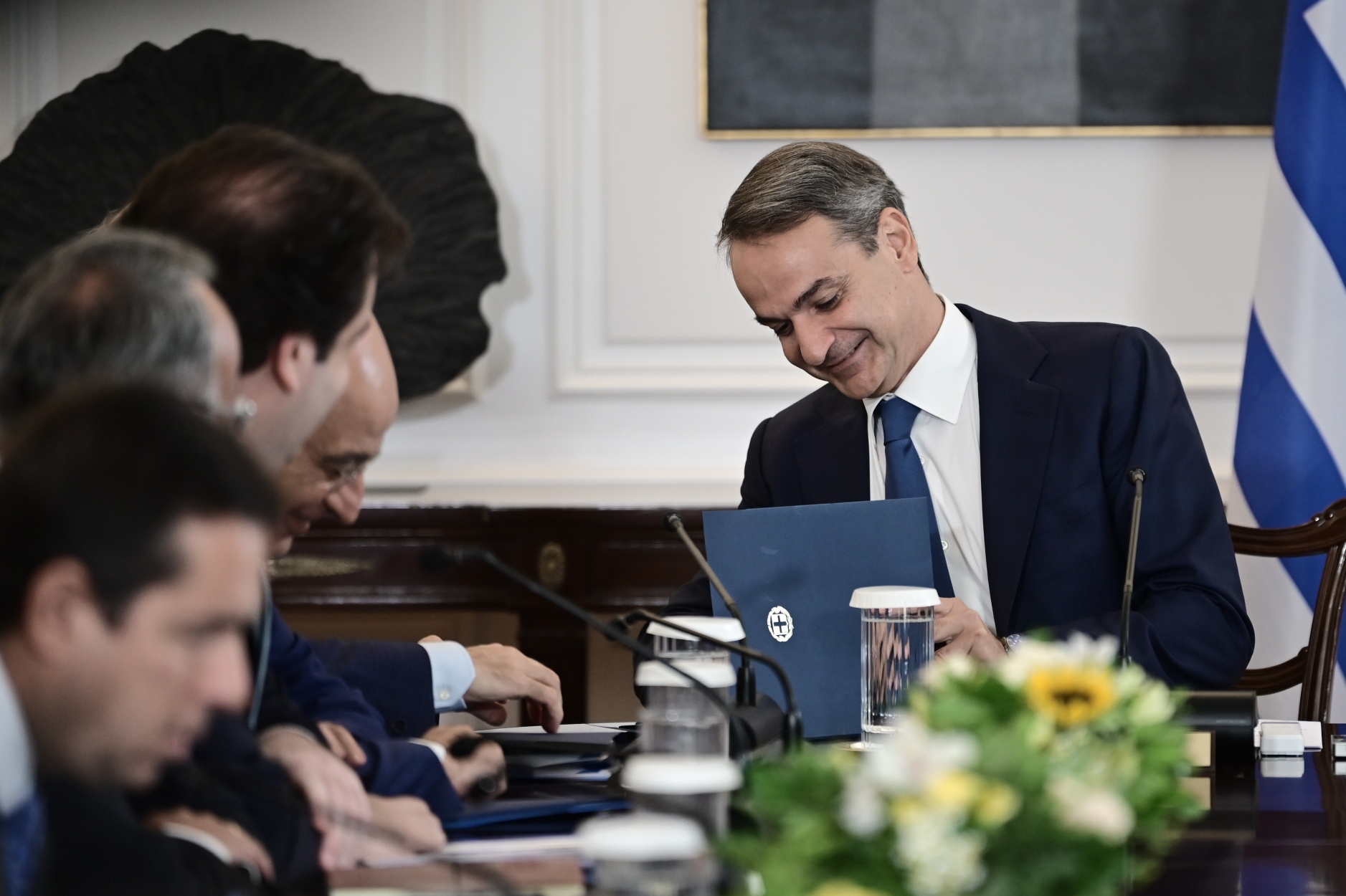 Οι μπλε φάκελοι της κυβέρνησης Μητσοτάκη