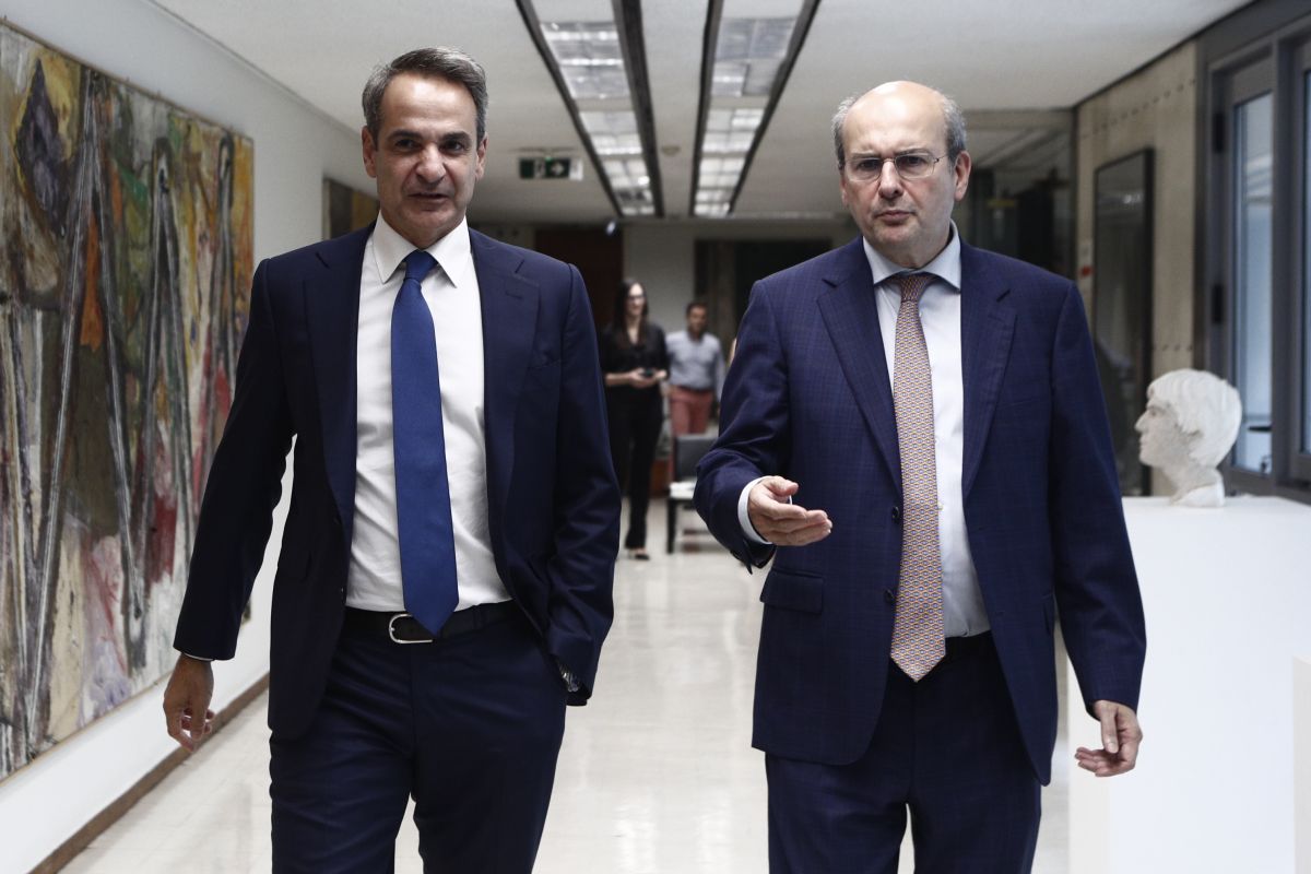 Κυβέρνηση: Πακέτο 2 δις ευρώ σε νοικοκυριά