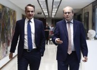Κυβέρνηση: Πακέτο 2 δις ευρώ σε νοικοκυριά