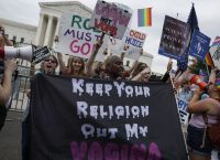 Le Monde: Η θρησκευτική ελευθερία απειλείται σε μία στις τρεις χώρες