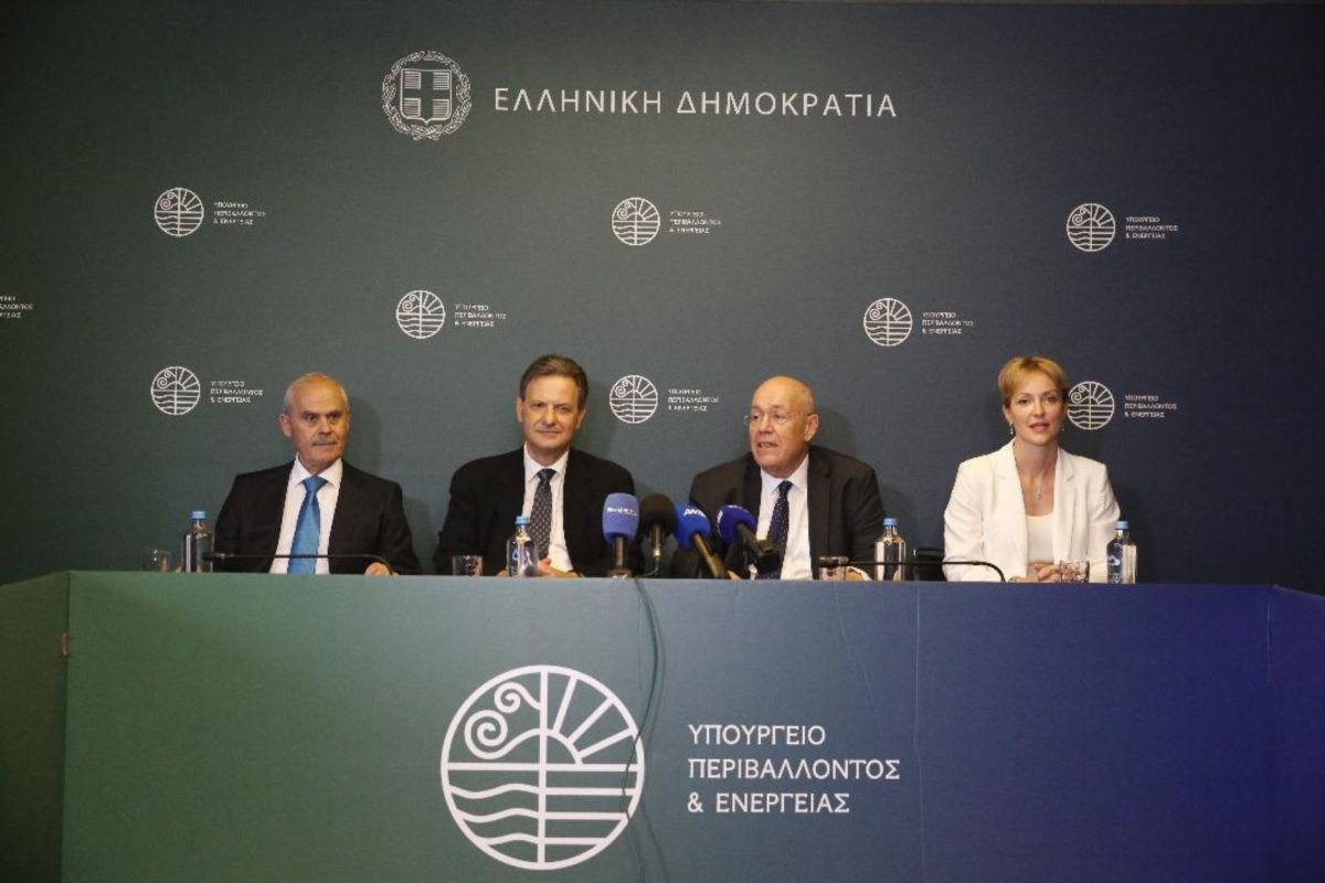 Σκυλακάκης: Τέσσερα μέτρα για τη μείωση των λογαριασμών ρεύματος