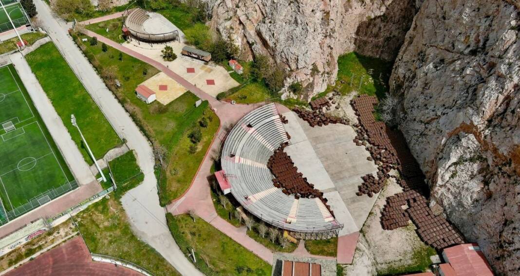 Τα θέατρα Βράχων, Βύρωνα και Υμηττού, αποδίδονται στους πολίτες