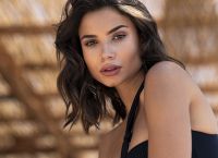 Topless στην Ύδρα γνωστή Ελληνίδα – Βούτηξε και… άναψε φωτιές στα γιοτ που ήταν στο Λιμάνι