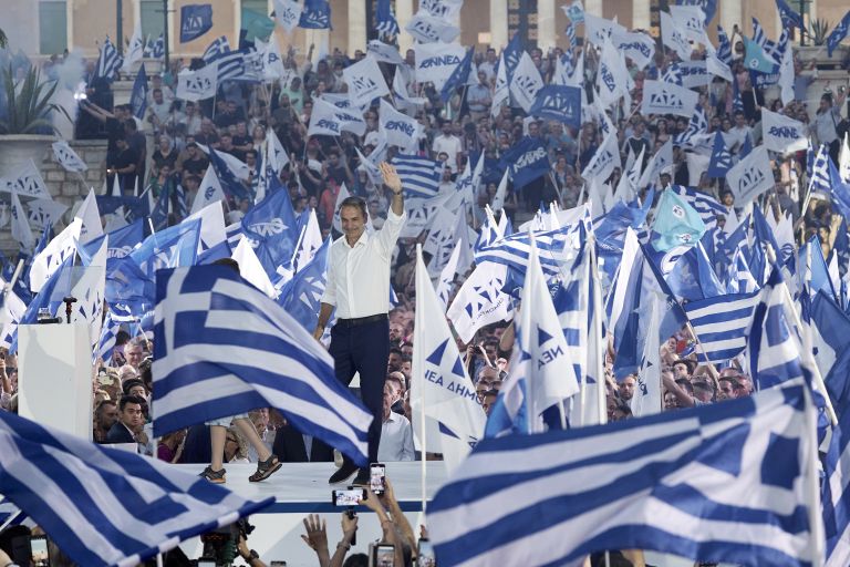 Mitsotakis at Syntagma Square: Political responsibility will lead to national stability