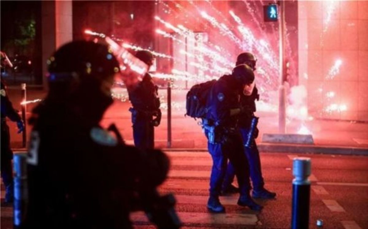 Επεισόδια στη Γαλλία: Νεκρός διαδηλωτής – Έπεσε από ταράτσα κτηρίου