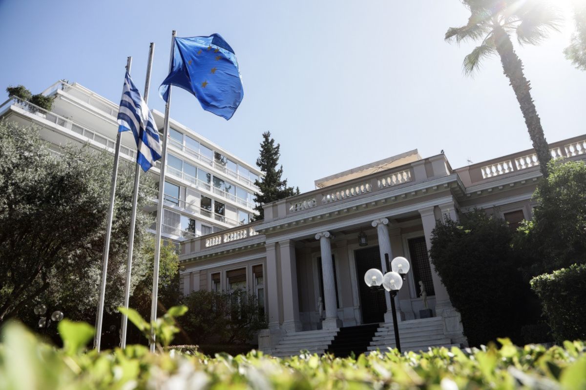 Ακτοπλοϊκά εισιτήρια: Σύσκεψη στο Μαξίμου και παρέμβαση της κυβέρνησης