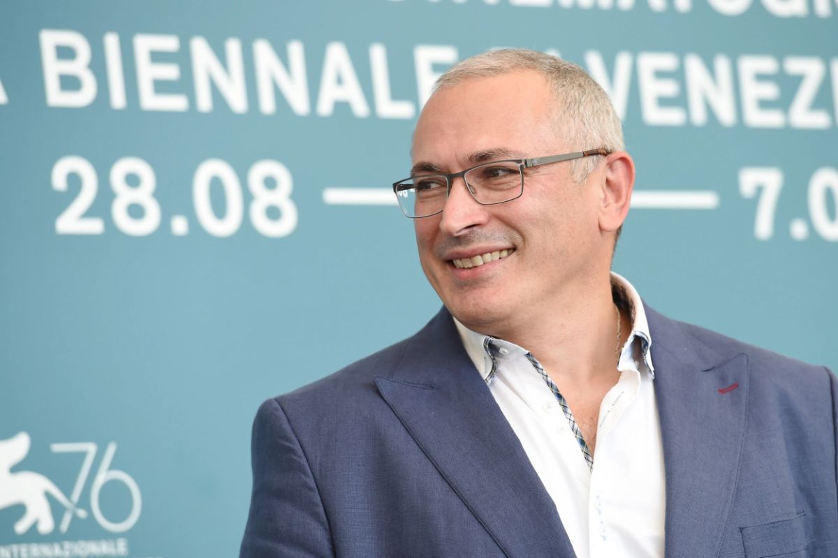 Χοντορκόφσκι στον Economist: Όταν πέσει ο Πούτιν η λαϊκή εξέγερση είναι επιβεβλημένη