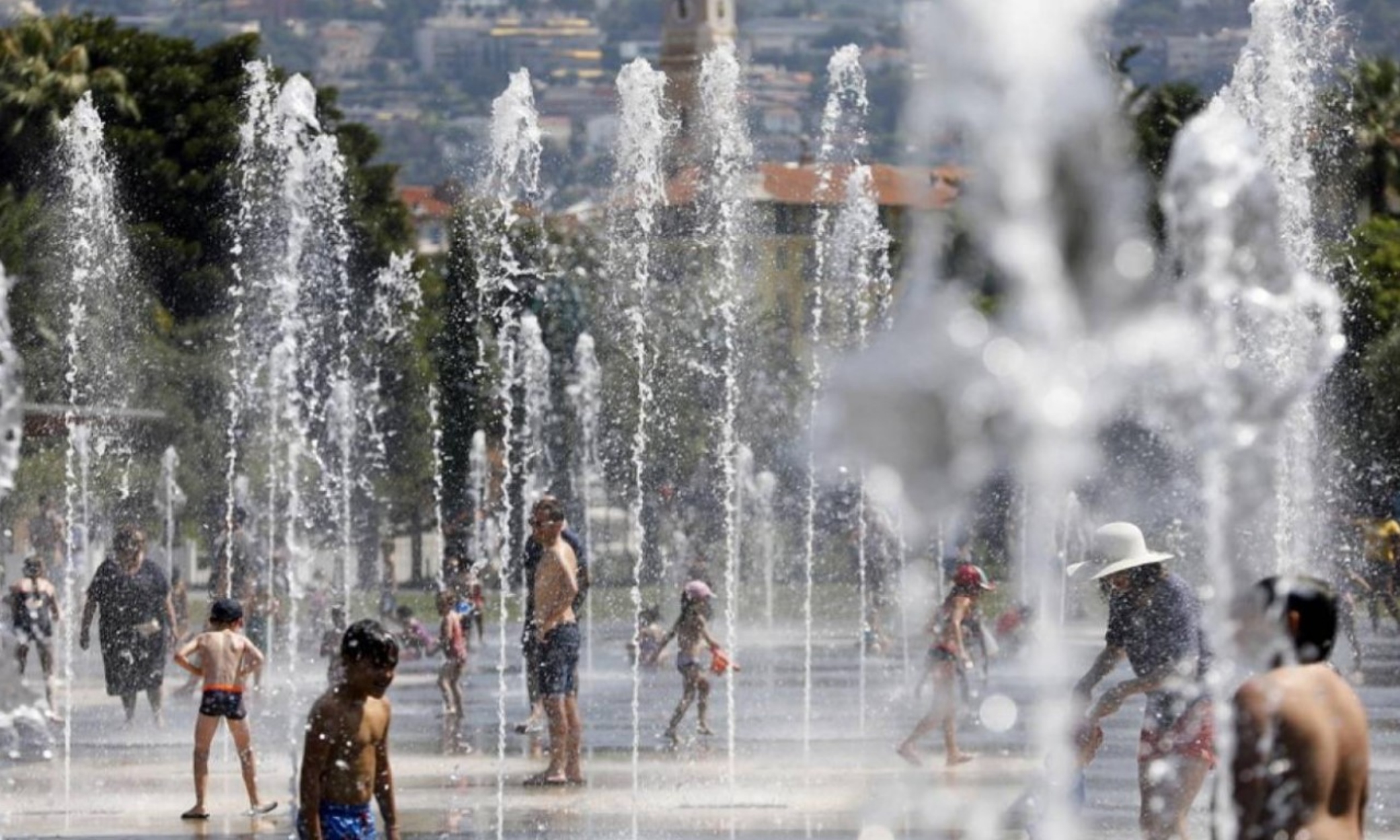 Πρόωρη αποπνικτική ζέστη στην Ευρώπη