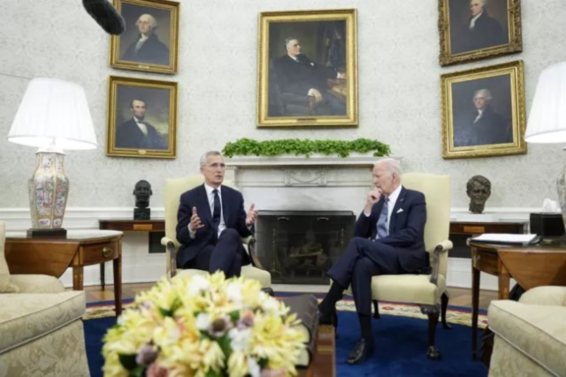 Συνάντηση Μπάιντεν – Στόλτενμπεργκ: «Πρόοδο» της Ουκρανίας στην αντεπίθεσή της βλέπει ο γγ του ΝΑΤΟ
