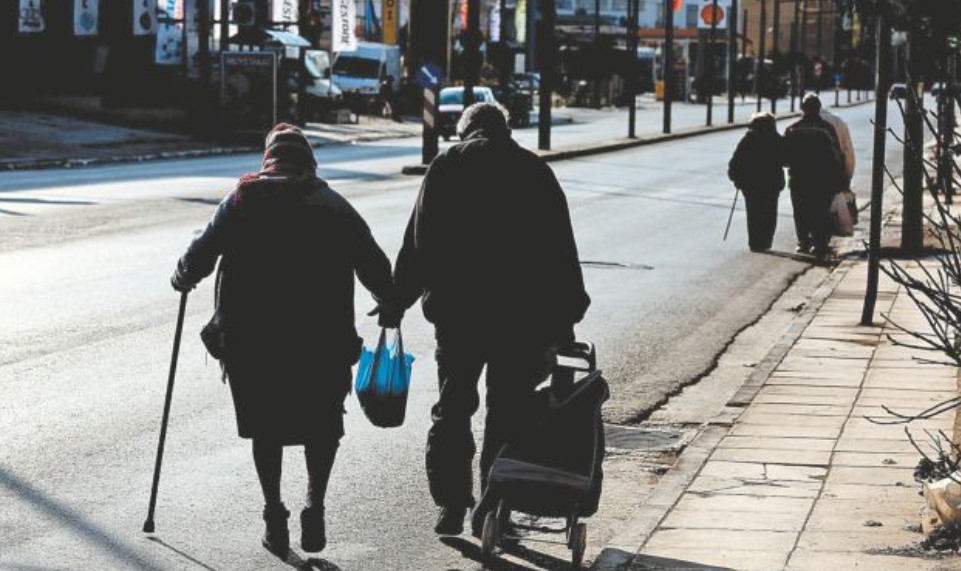 Eurostat: Σε κίνδυνο φτώχειας ένας στους τέσσερις Ελληνες το 2022