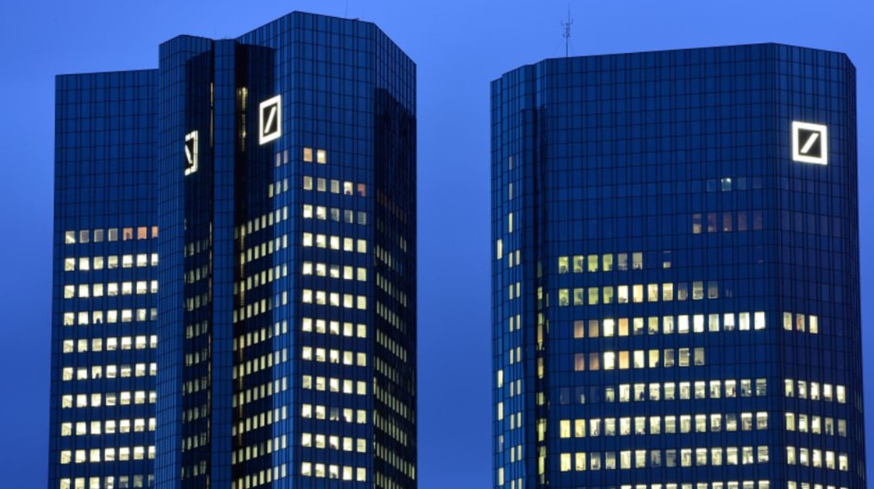 Deutsche Bank: Γιατί οι επενδυτές πρέπει να επιλέξουν τις ελληνικές τράπεζες