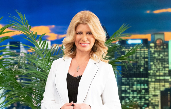 Ζήνα Κουτσελίνη: «Ήμουν η πιο καλή γκαρσόνα, καθάριζα και τουαλέτες»