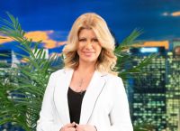 Ζήνα Κουτσελίνη: «Ήμουν η πιο καλή γκαρσόνα, καθάριζα και τουαλέτες» Ζήνα Κουτσελίνη: «Ήμουν η πιο καλή γκαρσόνα, καθάριζα και τουαλέτες»
