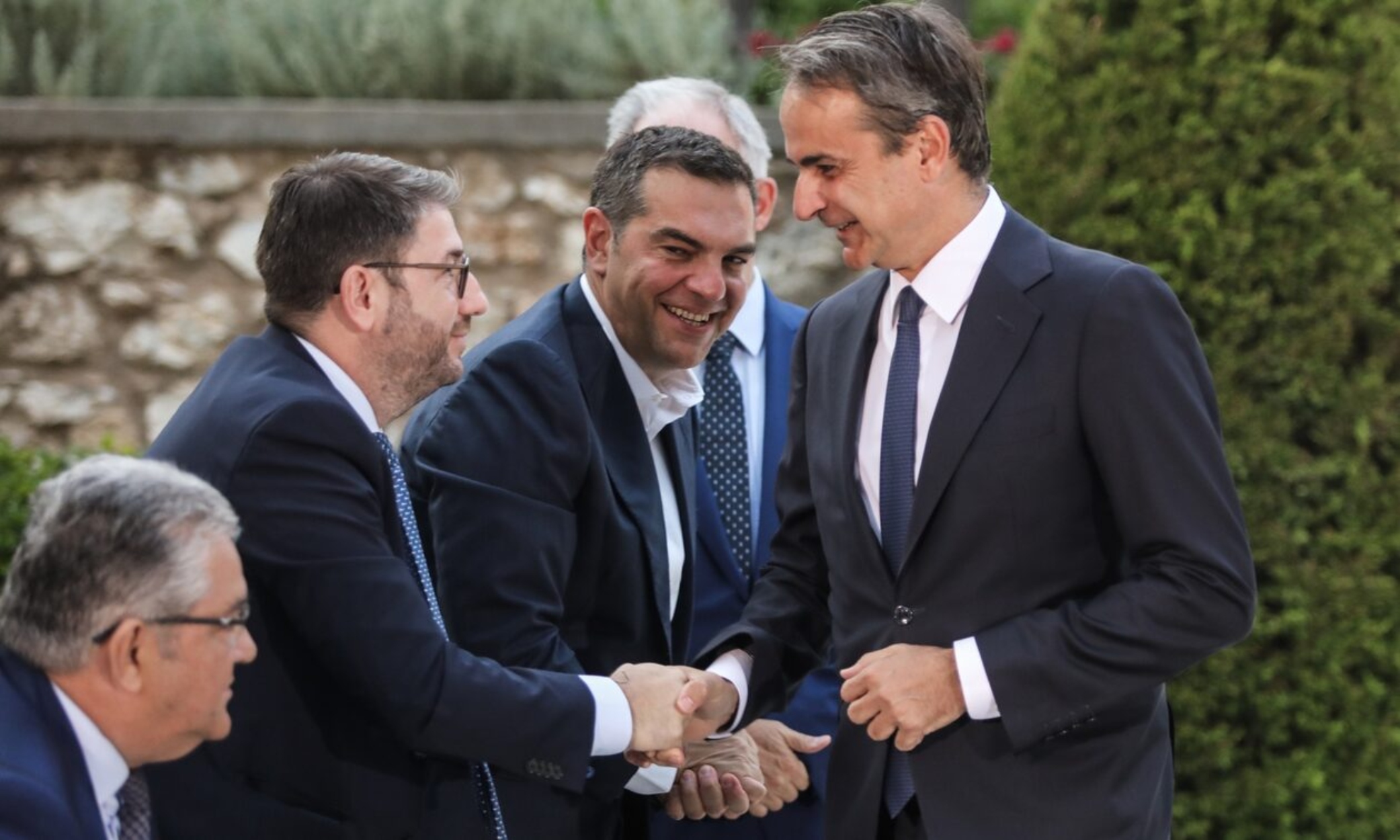 Στο γήπεδο της οικονομίας