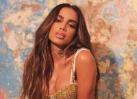 Anitta: Σε τρυφερά ενσταντανέ μέσα στη θάλασσα στη Μύκονο με τον Ιταλό ηθοποιό Σάιμον Σουσίνα