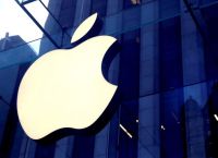 Apple: «Εσπασε» το φράγμα των 3 τρισ. δολαρίων