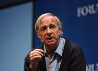 Ο δισεκατομμυριούχος Ray Dalio προειδοποιεί για “ακόμα μία ανατροπή στην παγκόσμια δομή εξουσίας”