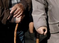 Κόλαση για ζευγάρι ηλικιωμένων στο Βόλο- Άγριοι ξυλοδαρμοί από την κόρη τους