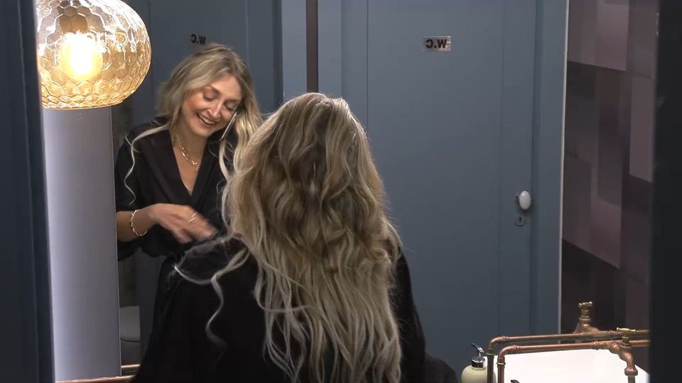 First Dates: Η Κλαίρη «πετσόκοψε» τον Γιάννη στη φίλη της: «Είναι ένας φλώρος με παπιγιόν»