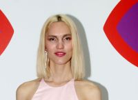 Καίτη Γκραμμά: Ποζάρει αγκαλιά με τον νέο της σύντροφο