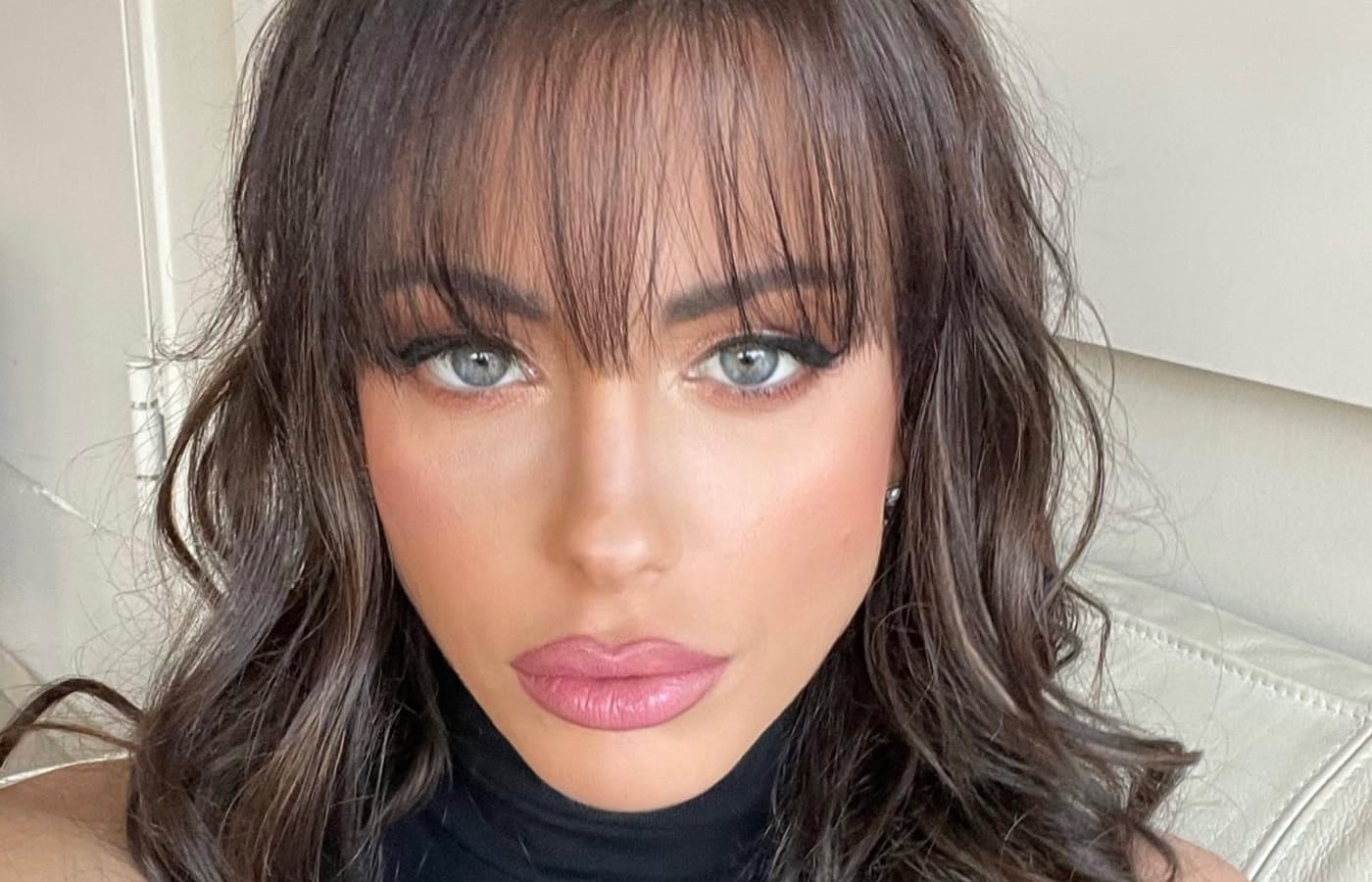 Ίριδα Παπουτσή: Ρίχνει το Instagram με τις πόζες της και το σπαγκάτο της