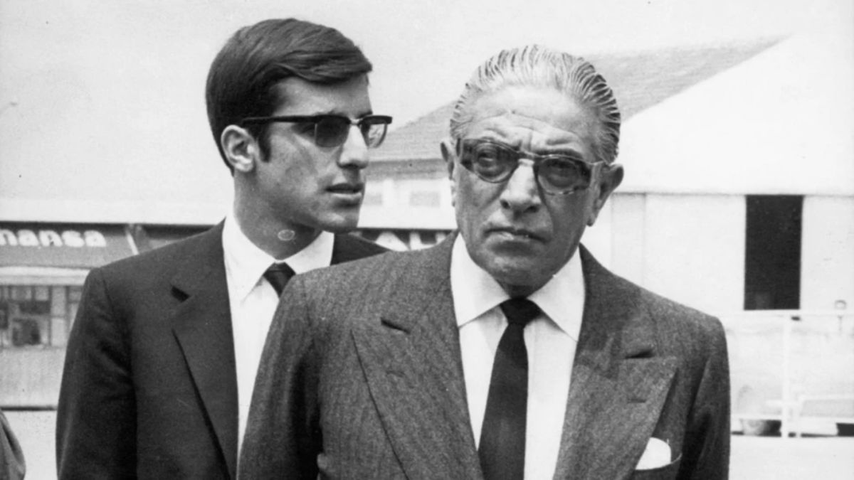 «Στην κηδεία του Αλέξανδρου Ωνάση, πήγα ντυμένη ως υπηρέτρια και συνάντησα τη Τζάκι»