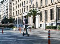 Ηλεκτρικά πατίνια: Τι ορίζει ο ΚΟΚ και τι συνιστά η Τροχαία