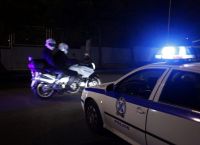 Τέσσερις συλλήψεις για επίθεση σε αστυνομικούς και φθορές στο κέντρο της Αθήνας