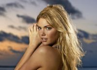 Kate Upton: Τα ατελείωτα πόδια της θα σε τρελάνουν και θα σε ανάψουν
