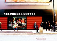 Starbucks: Απεργιακές κινητοποιήσεις υπέρ των ΛΟΑΤΚΙ