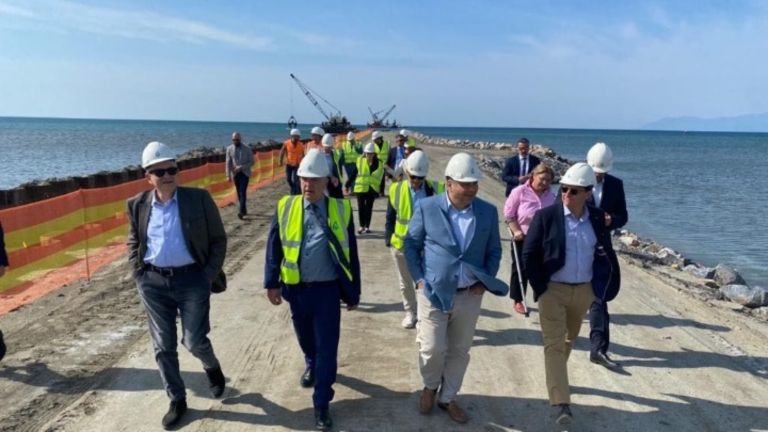 Alexandroupoli FSRU plays ‘key role in achieving energy and climate goals’, US Amb. Tsunis says